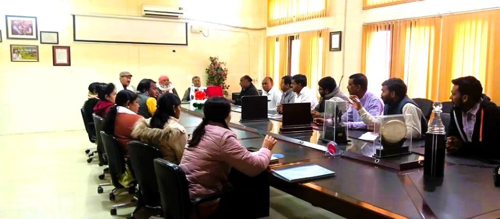 Delegates of various NGOs in discussion of Nature Network Formation